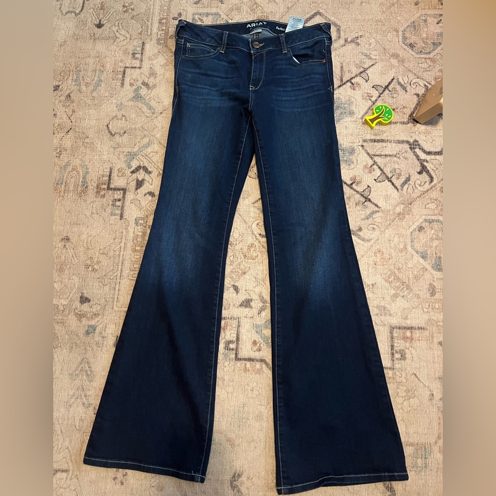 Ariat- Perfect rise, flare. Size 30L